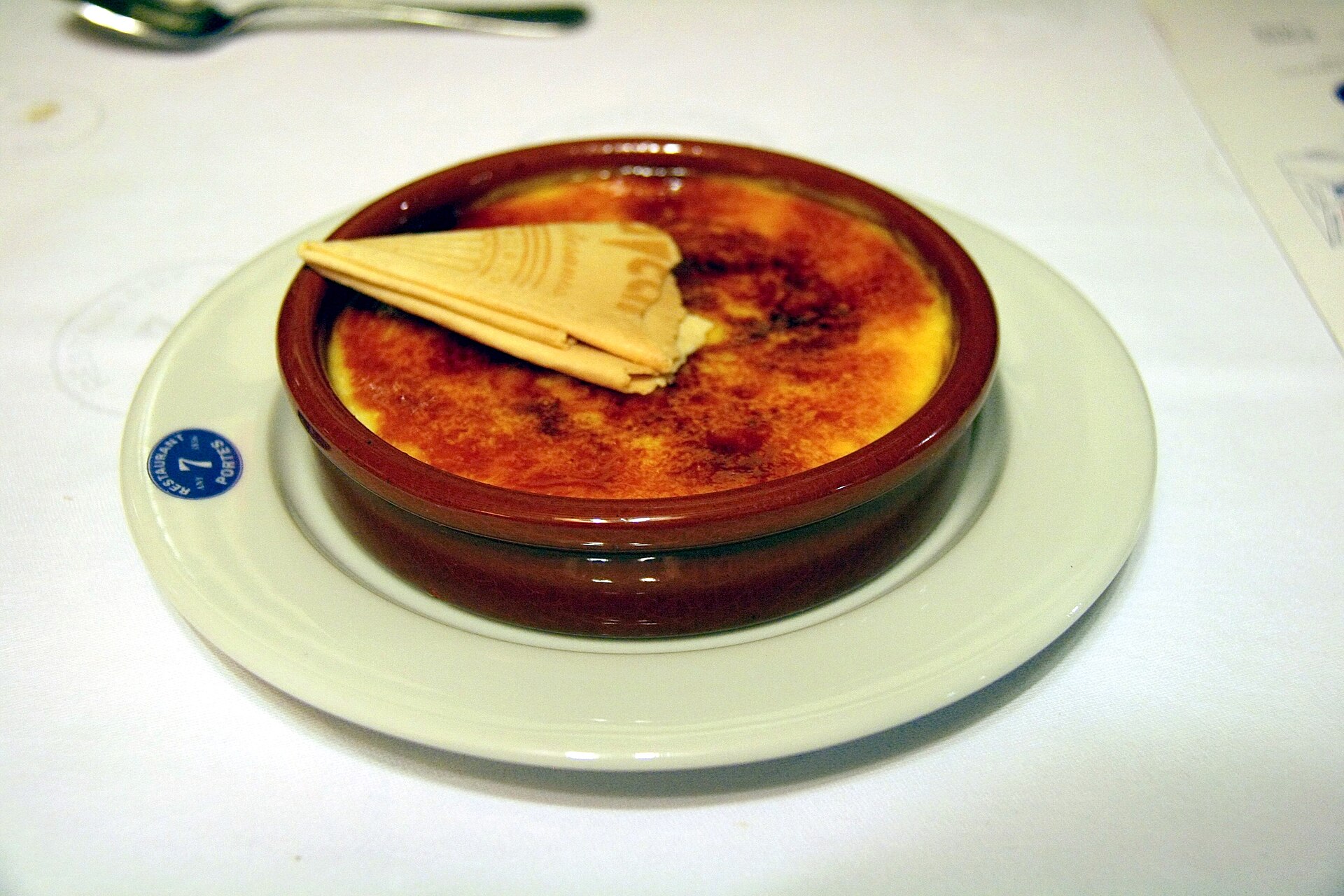 Crema catalana in a terracotta dish at the 7 Portes restaurant in Barcelona